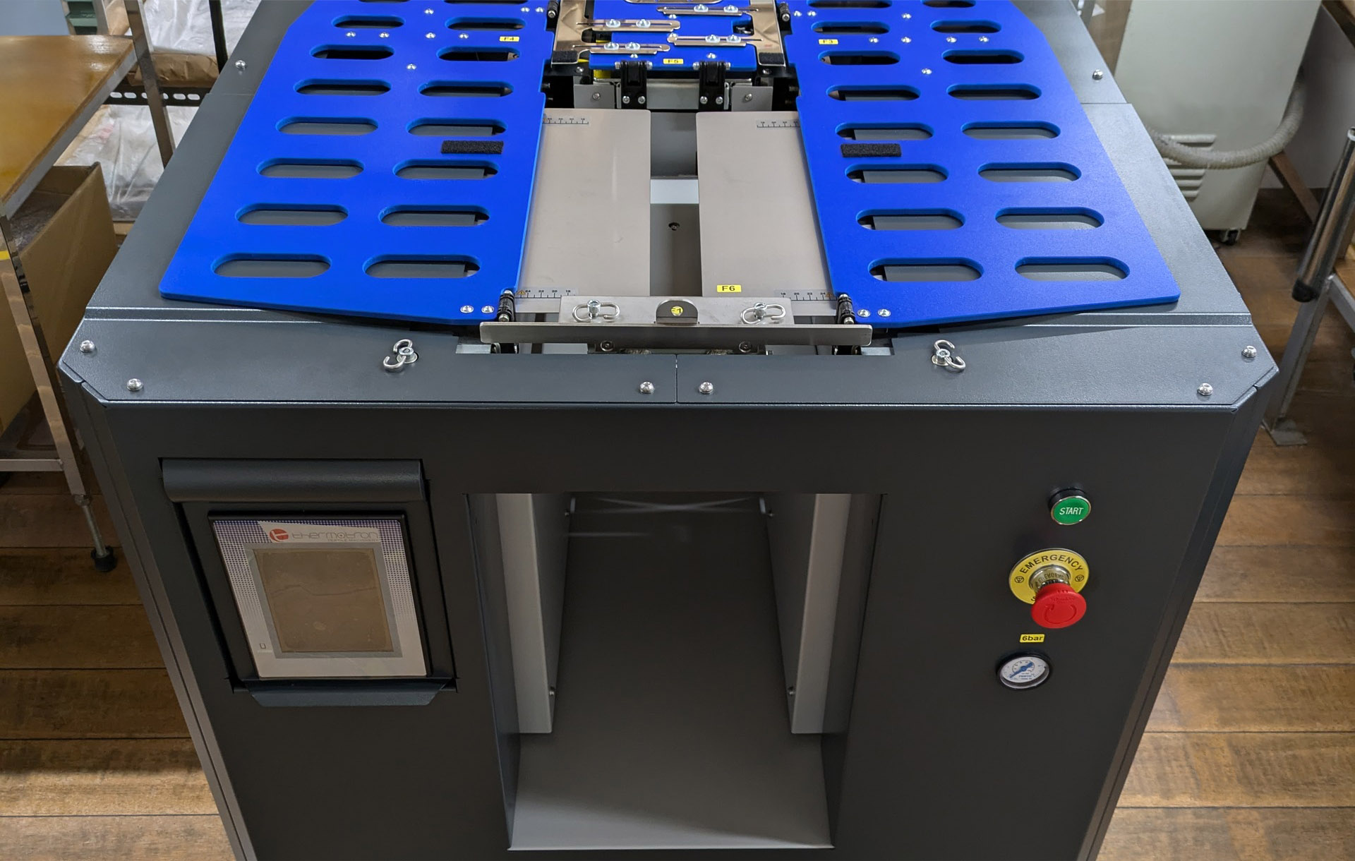 岡山の衣料製造工場さんに導入しました